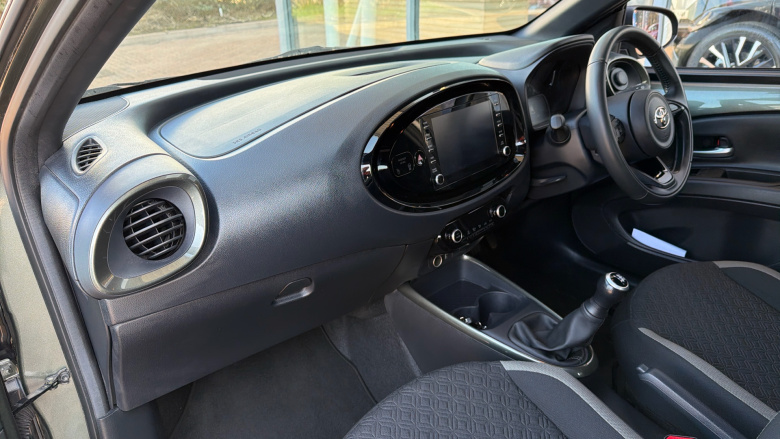 Toyota Aygo X 1.0 VVT-i Edge 5dr Petrol Hatchback